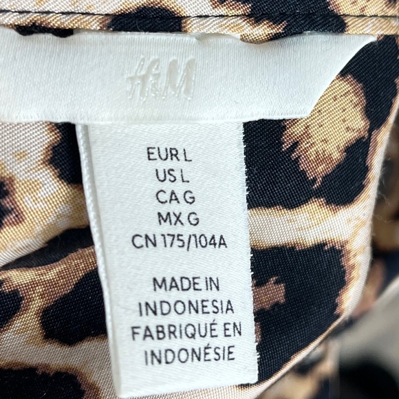 H&M Animal Print Blouse Size Large - Picture 8 of 9